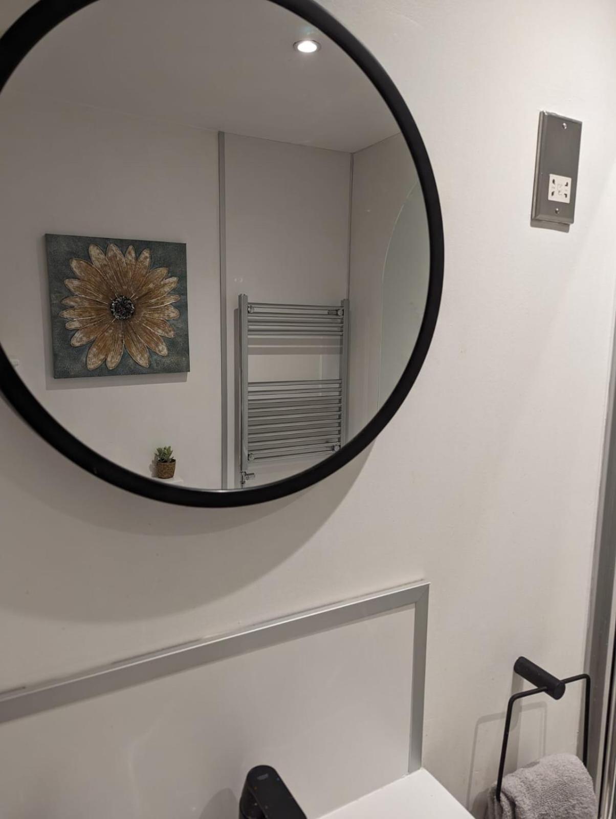 2-Bed Apartment Heart Of קארדיף מראה חיצוני תמונה